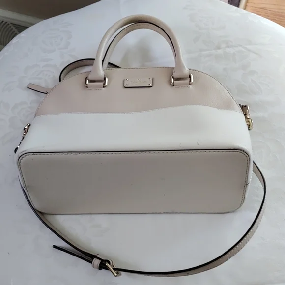 Kate Spade women's purse. - Picture 2 of 3